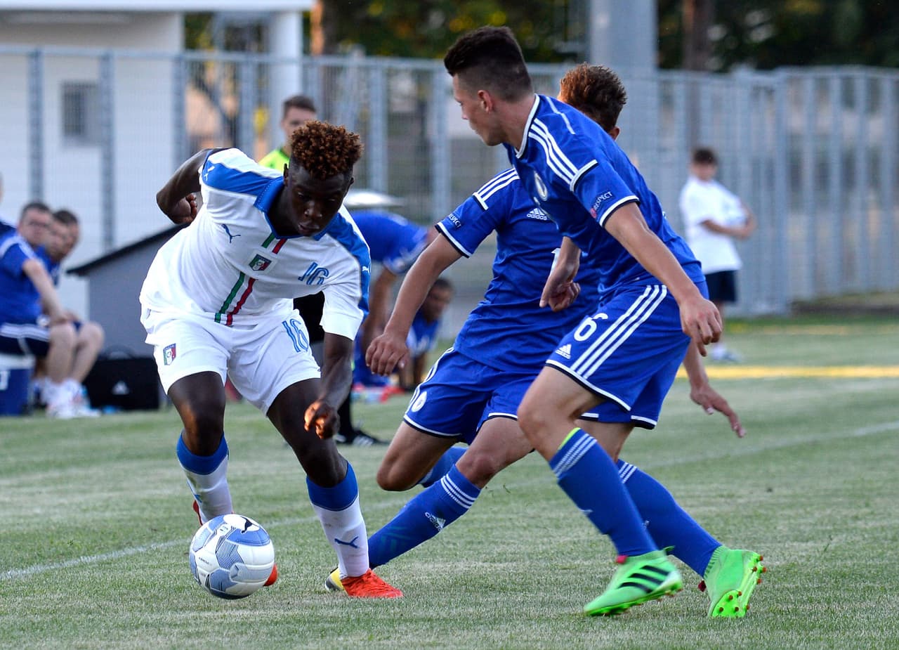Kean se dio a conocer en las divisiones inferiores de su país en el Campeonato Europeo Sub-17 de 2016 en Azerbaiyán.