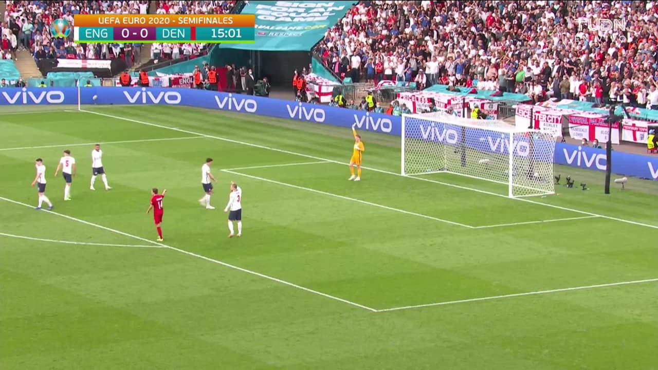 ¡TIRO ATAJADO! disparo por Pierre-Emile Højbjerg.