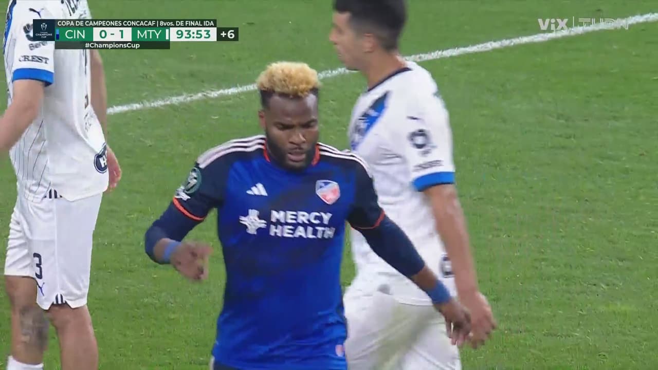 ¡No la van a meter! Boupendza vuelve a fallar el remate