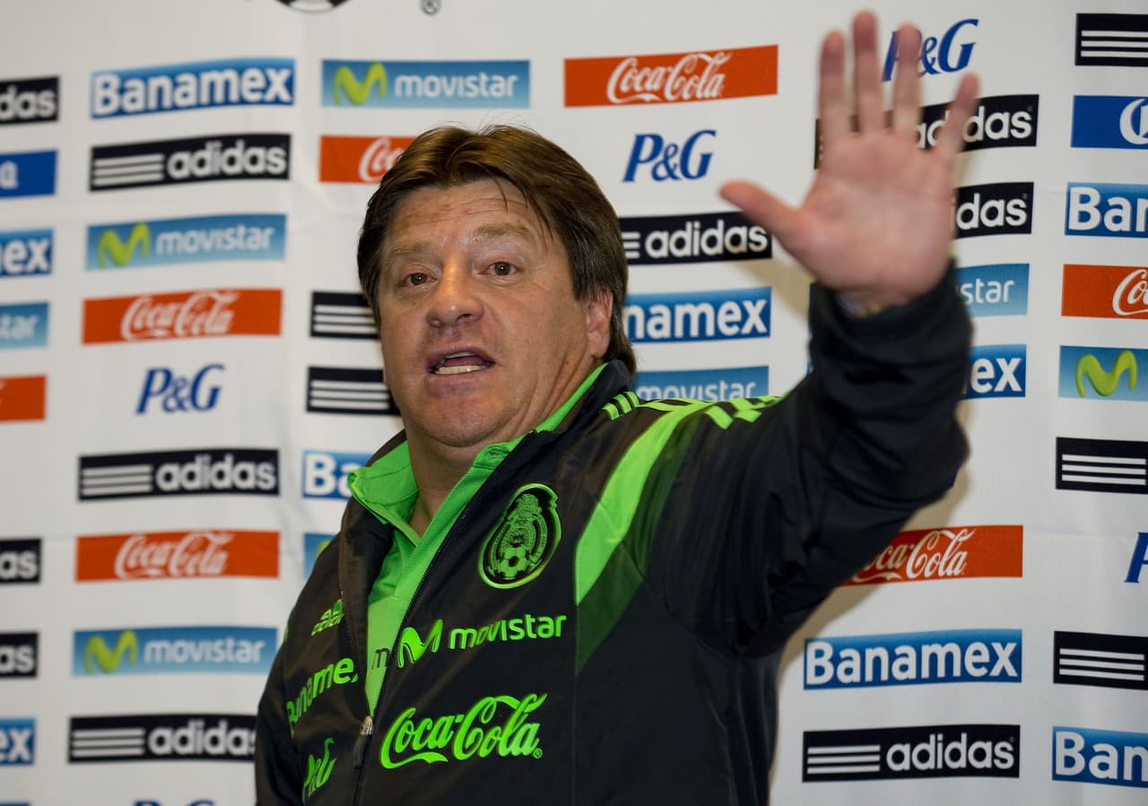 Tras la aceptable Copa del Mundo, Miguel Herrera siguió siendo protagonista de diferentes situaciones, comenzó aparecer en programas de televisión y decenas de comerciales. Y por algunos momentos fue criticado por medios y aficionados.