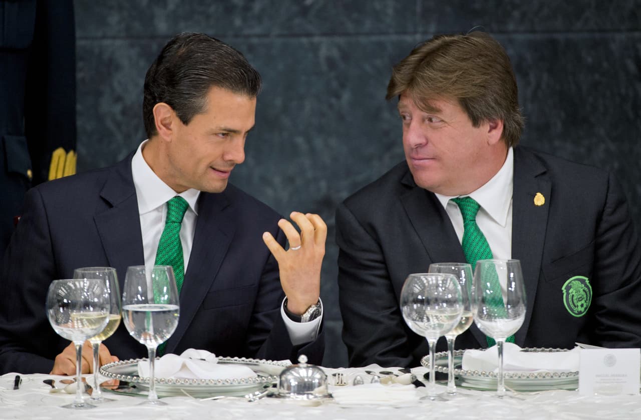 Antes del inicio de la Copa América, un tuit de Miguel Herrera desató la furia de los aficionados y parte de los medios de comunicación. Ya que el técnico mostró su apoyo a un partido político en plenas elecciones en México.