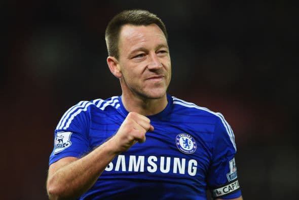 John Terry, el defensor del Chelsea se ha convertido en referente del club azul en los últimos 10 años en los cuales ha levantado títulos de Liga, Copas y una Champions League para ser uno de los favoritos de la afición.