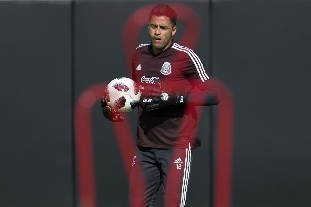 Alfredo Talavera es el jugador de más peso en el Tri con 84 kilogramos.