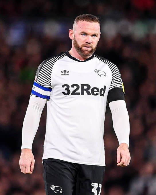 Rooney arremete contra la Premier League por rebaja salarial

