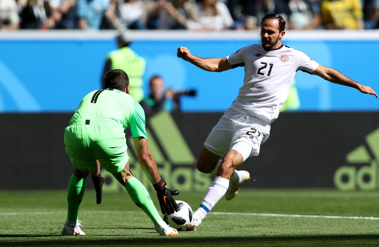 Costa Rica trataba de aprovechar los espacios pero no era preciso y Brasil lo controló sin problemas.