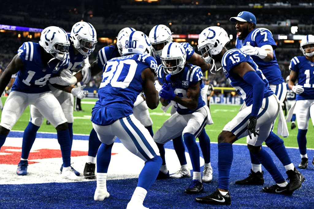 <b>15) Indianapolis Colts (5-5)</b>. Nadie vio venir a los Colts galopar de este modo. Es cierto, apenas tienen marca pareja de 5-5 pero muchos ni esa remota posibilidad les daban. A ver a dónde llegan.