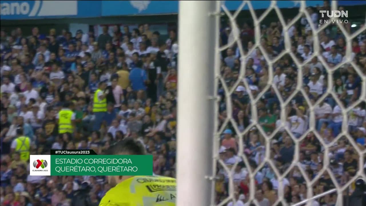 Arranca el partido y la pelota está en juego.