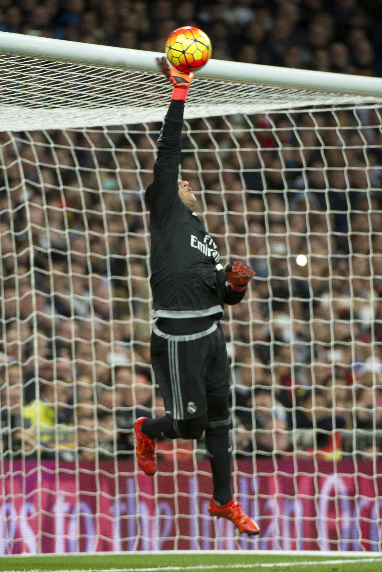 A pesar de los 4 goles, Keylor Navas tuvo paradas importantes que evitaron un mal mayor.