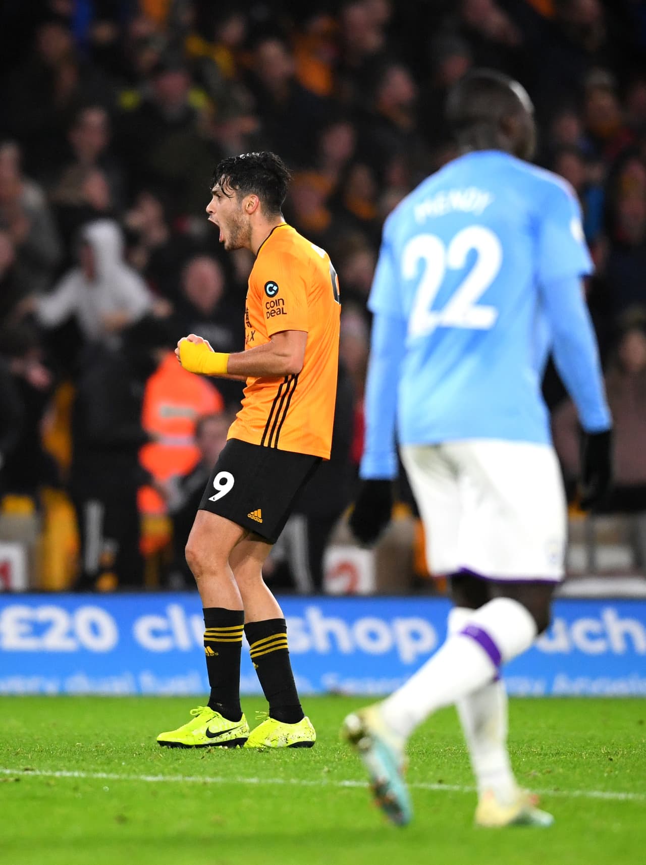 Wolverhampton supera de manera agónica 3-2 al Manchester City con anotaciones de Adama Traoré (55'), Raúl Jiménez (82') y Doherty (89'). El doblete de Rahem Sterling (25' y 50') no fue suficiente para los de Pep Guardiola.
