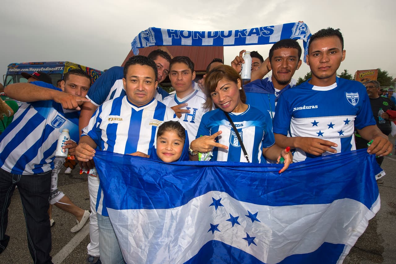 Gran colorido en el México vs. HOnduras