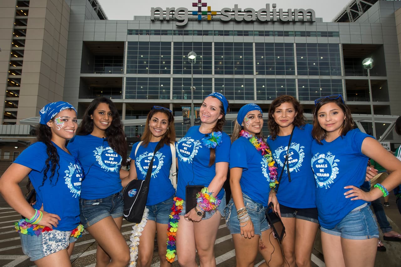 Gran colorido en el México vs. HOnduras