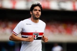 El brasileño se quedó a centímetros de anotar un golazo con el Sao Paulo.