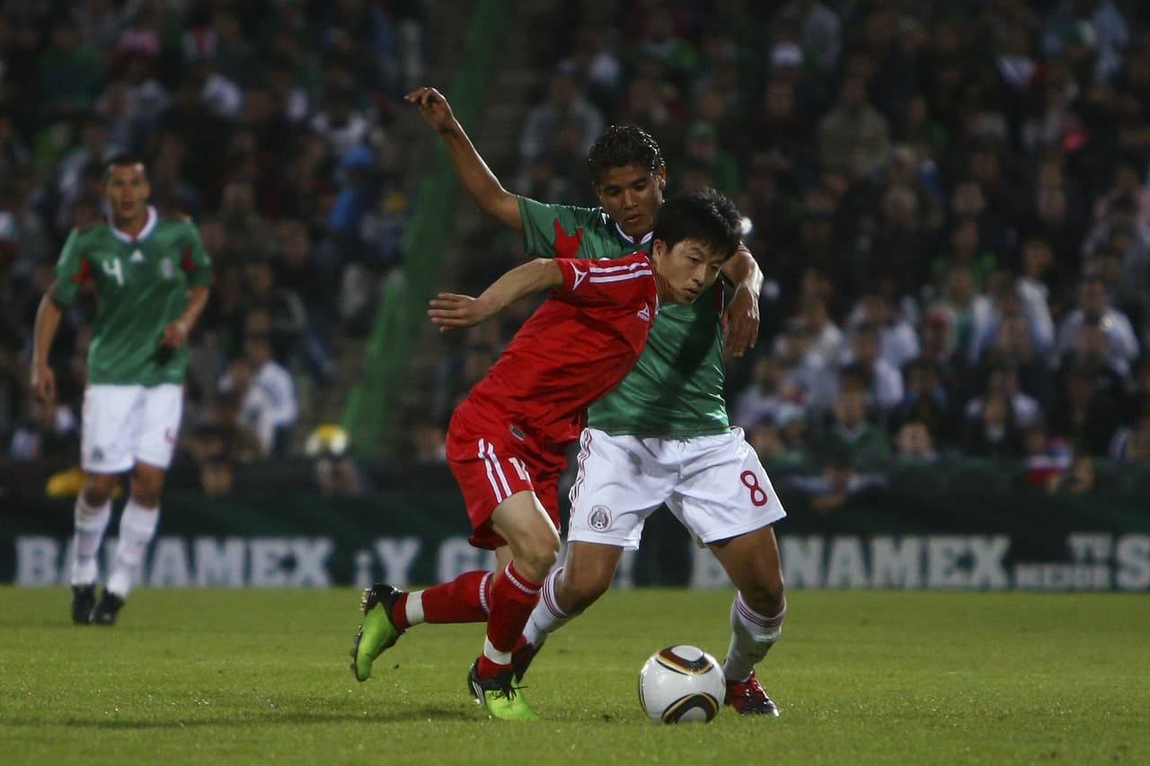 Era la antesala al Mundial de Sudáfrica 2010, en el que Dos Santos esperaba estar con el 
<i>Tri.</i>