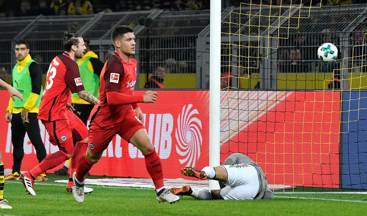 La ofensiva del Eintracht Frankfurt dejó una clara respuesta cuando al minuto 30 del segundo tiempo Luka Jovic igualó 1-1.
