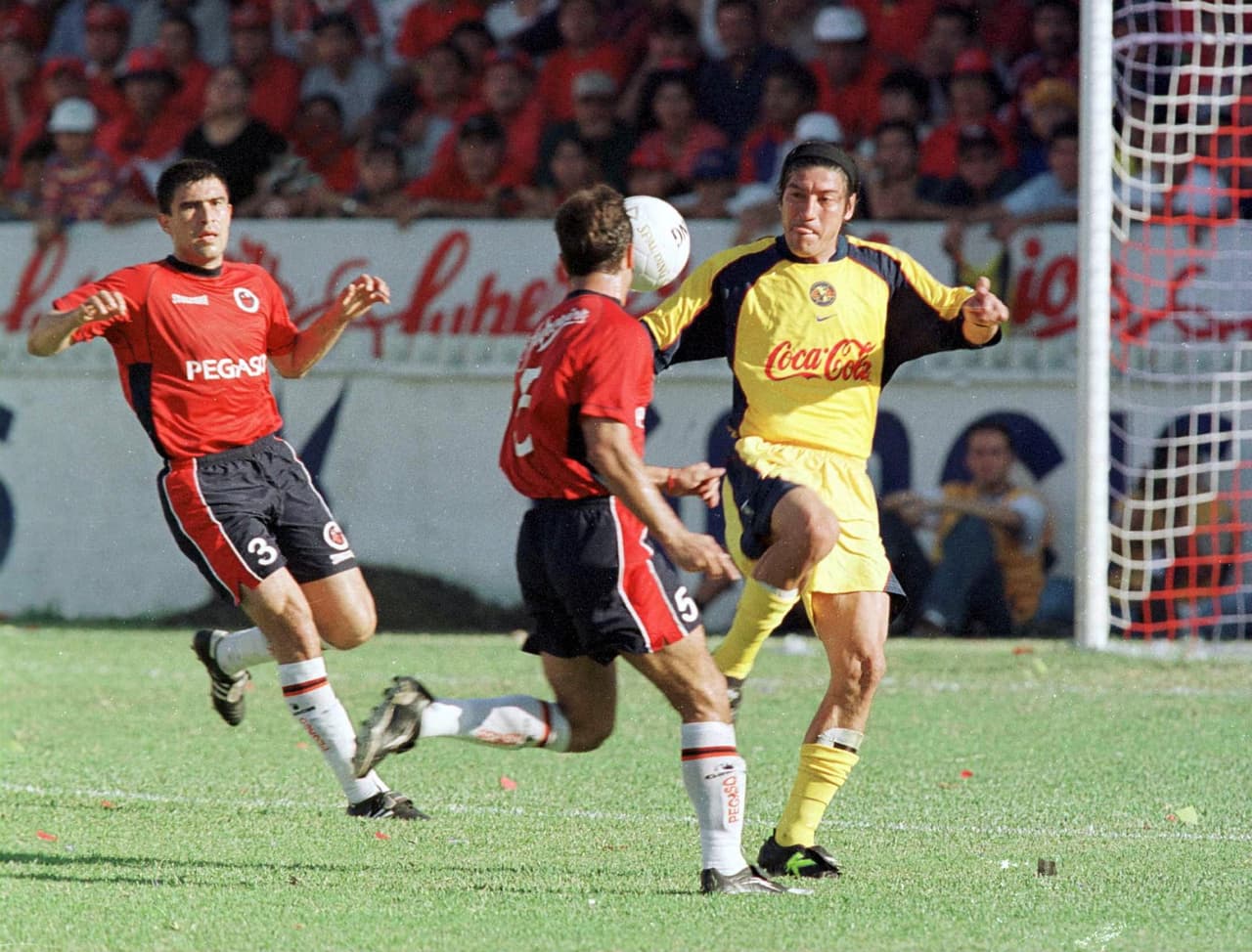 Aterrizó en el Coloso de Santa Úrsula para darle al América el título del Clausura 2002 (el cuadro azulcrema tenía más de diez años sin ser campeón).