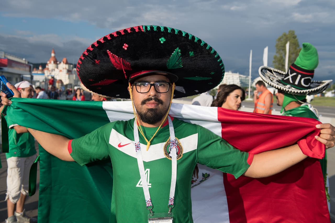 El ambiente se iba calentando a las afueras del Estadio Fisht.