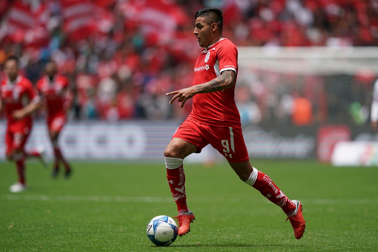 13. Alexis Vega (20 años / Toluca) - 810.600 dólares.