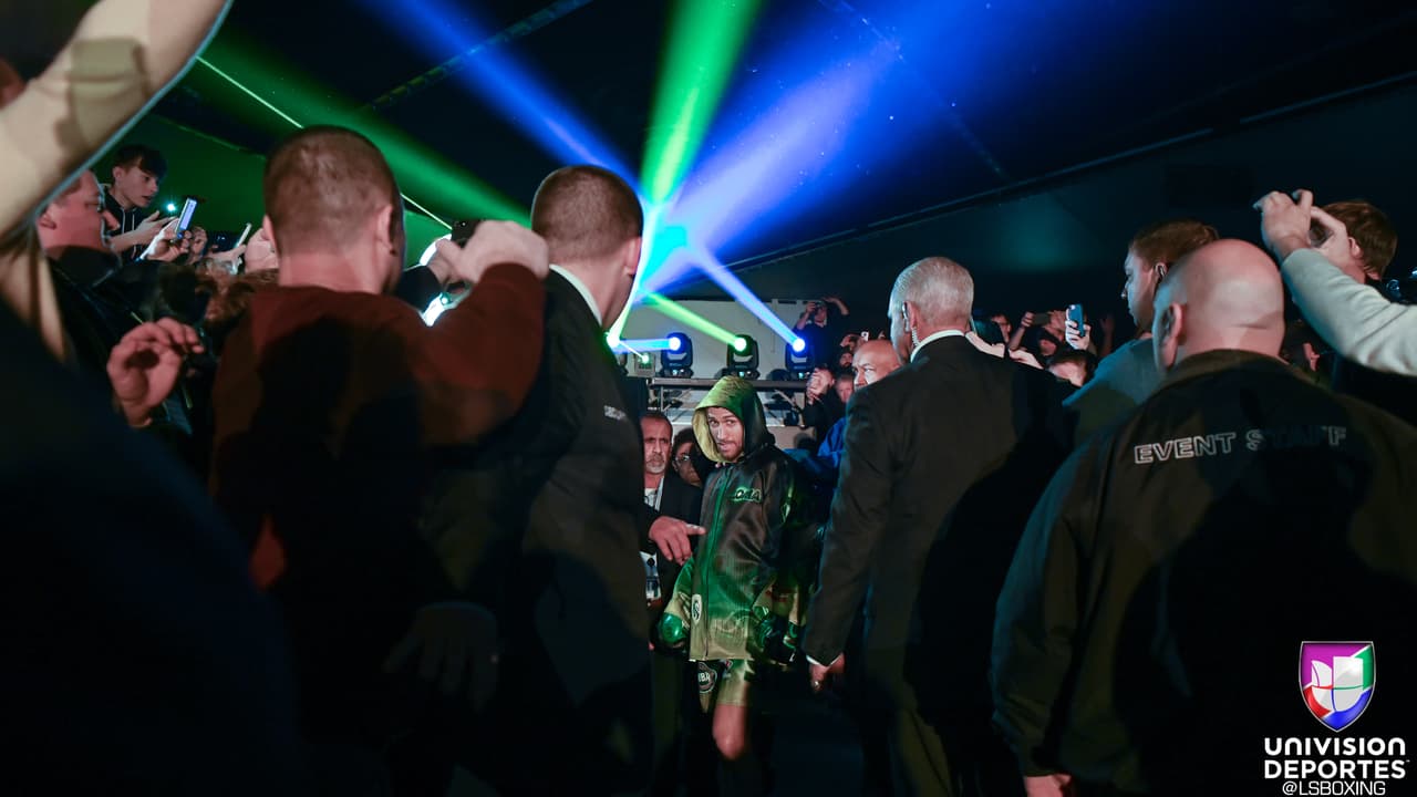 Vasiliy Lomachenko derrotó a un José Pedraza que le incomodó la pelea por momentos, pero que no pudo contrarrestar la velocidad e inteligencia de la 'Matrix'.