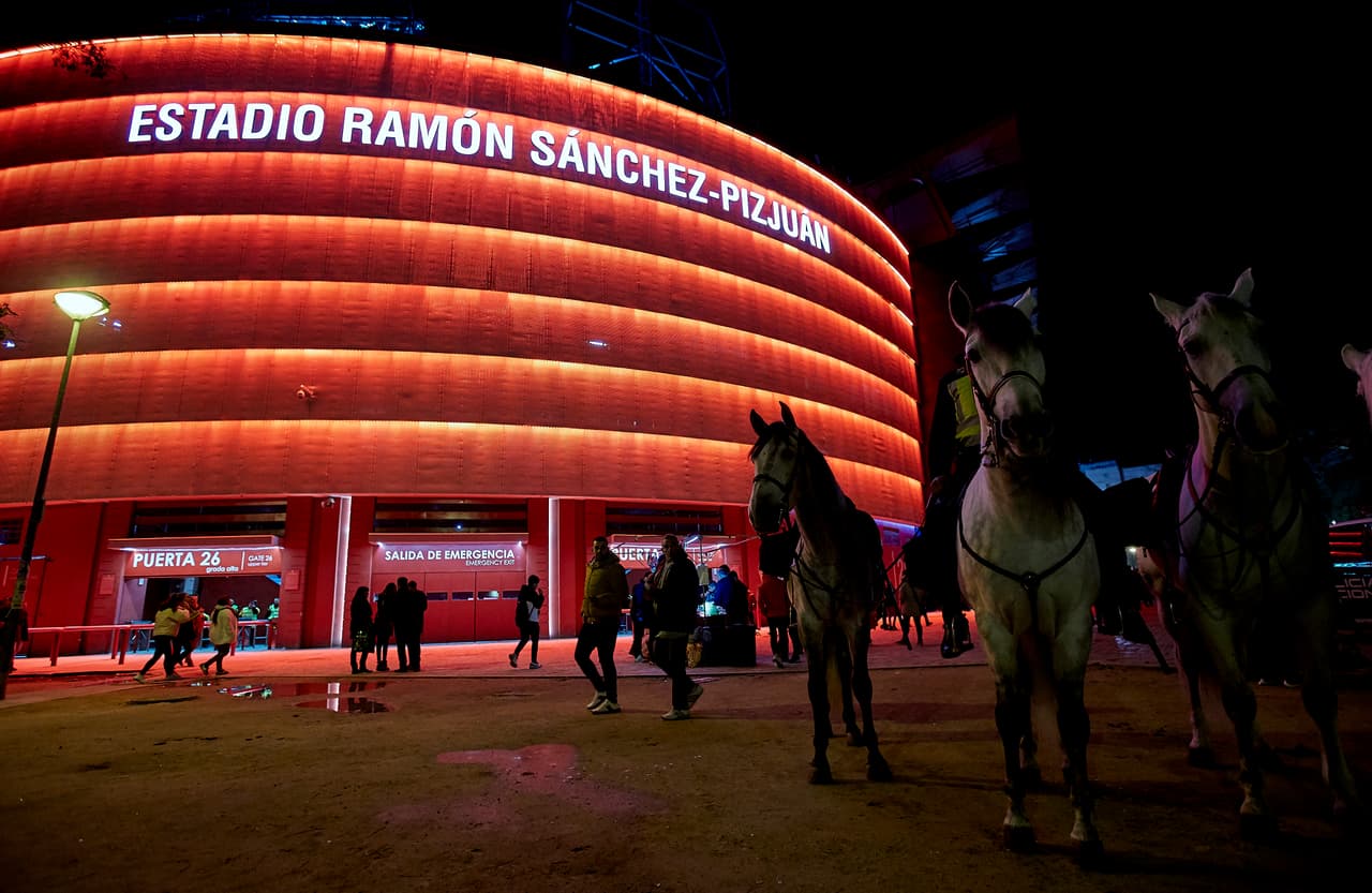 El juego de Ida de Cuartos de Final de la Copa del Rey entre Sevilla y Barcelona tiene un color especial en el estadio Ramón Sánchez-Pizjuán, con ambiente casi de final entre dos grandes.