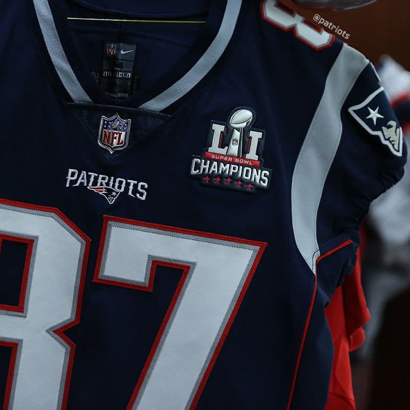 New England Patriots lucen parche de campeón en Kickoff ante Chiefs