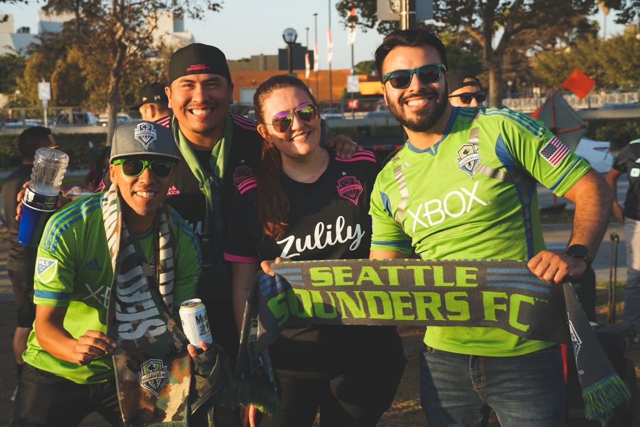 La afición de Los ángeles confía en que su equipo llegue a la MLS Cup, así se vive el encuentro previo al choque con el Sounders.