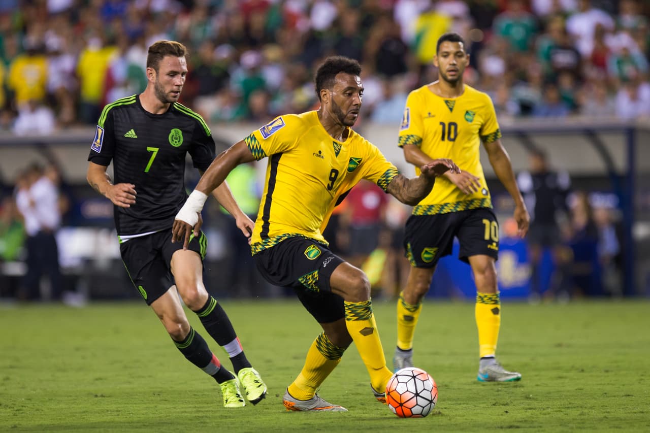El otro atacante fijo fue Giles Barnes, quien actualmente juega para el Orlando City F.C. en la MLS.