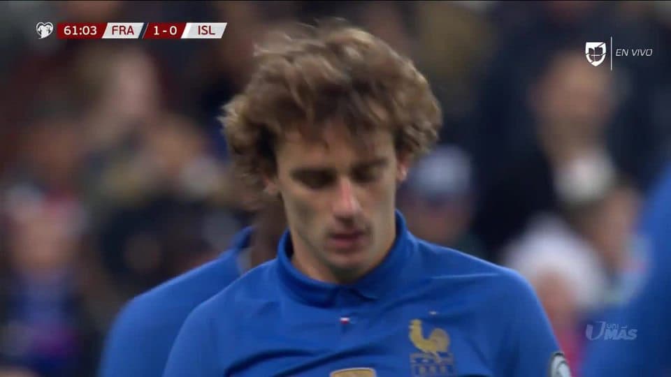 Tiro desviado de Antoine Griezmann