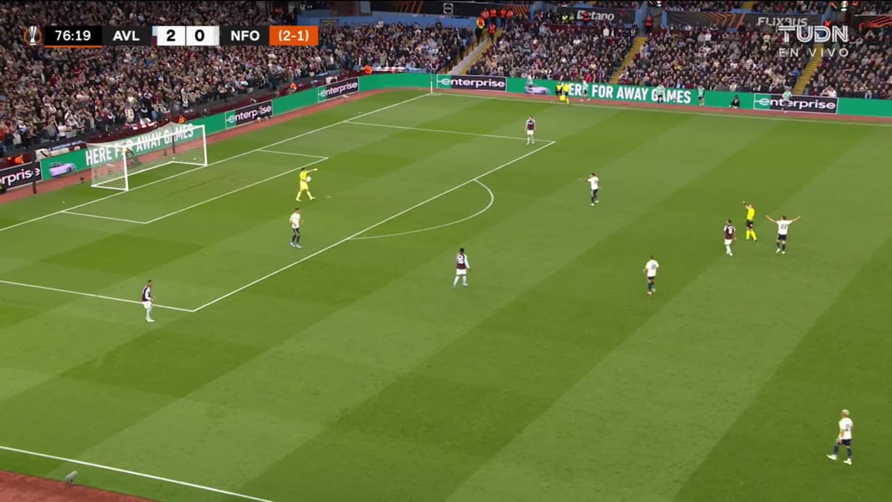 ¡GOL!  anota para Aston Villa. John McGinn