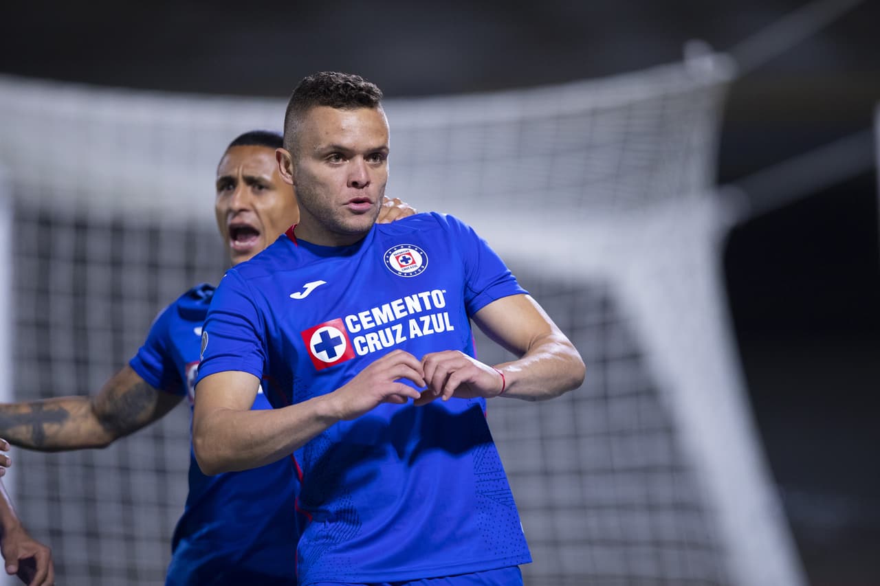 Con gol de Jonathan Rodríguez desde los once pasos, Cruz Azul sale victorioso en su visita a los Pumas 0-1. Cruz Azul retoma el liderato y los Pumas continúan hundidos entre los últimos puestos del torneo.