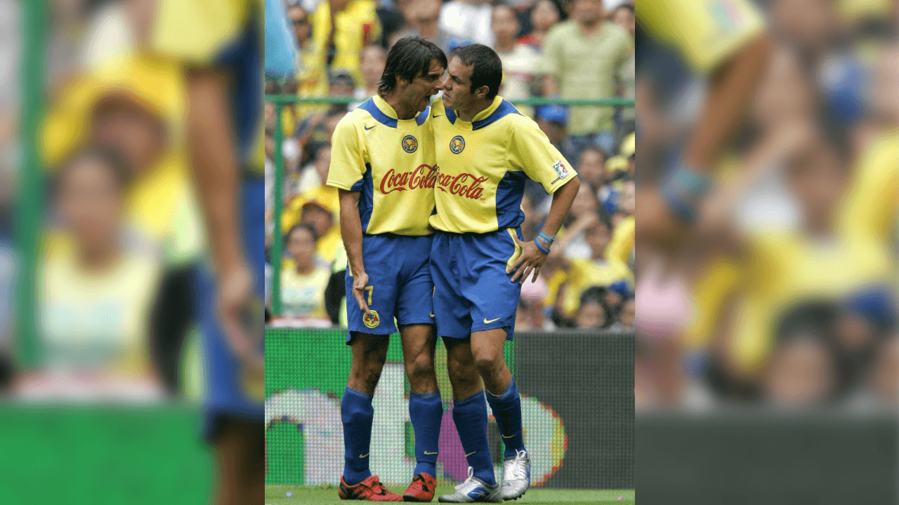 <b>Dupla de terror</b>
<br>Claudio 'Piojo' López y Cuauhtémoc Blanco conformaron una dupla explosiva, goleadoora y temible en el ataque azulcrema.