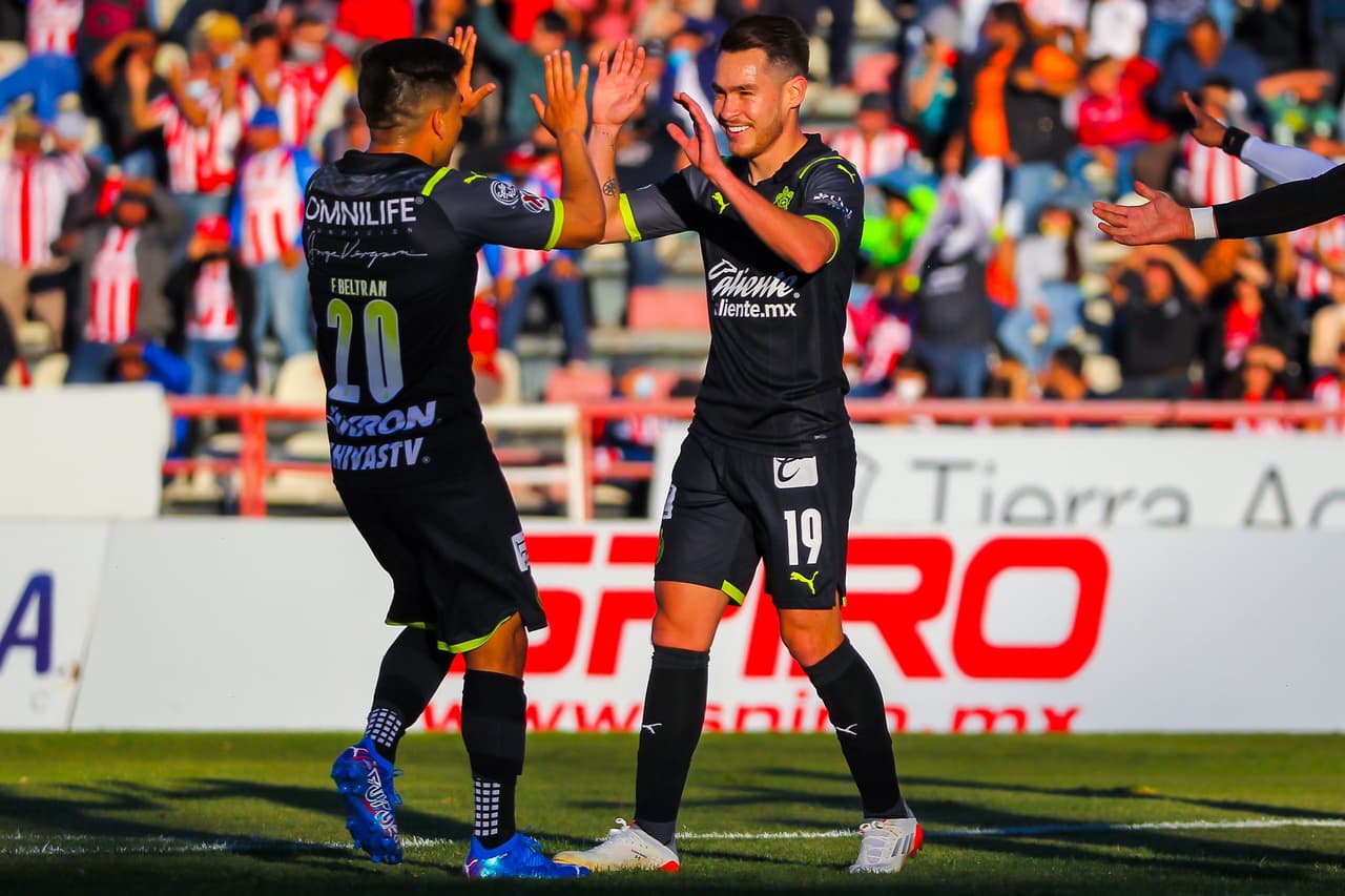 Jesús Angulo, Jesús Molina y el 'Chicote' Calderón son los encargados de batir las redes de MIneros para vecer 1-3.