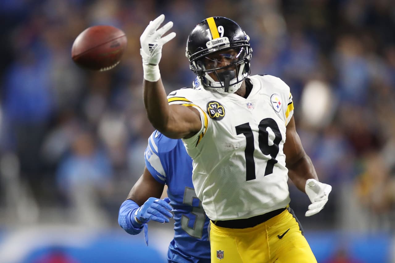 Por los Steelers, JuJu Smith-Schuster recibió 5 envíos para 97 yardas y una anotación.
