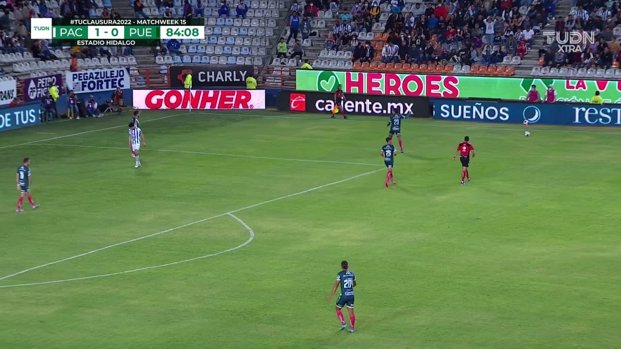 ¡CERCA! Nicolás Ibáñez disparó que se estrella en el poste.