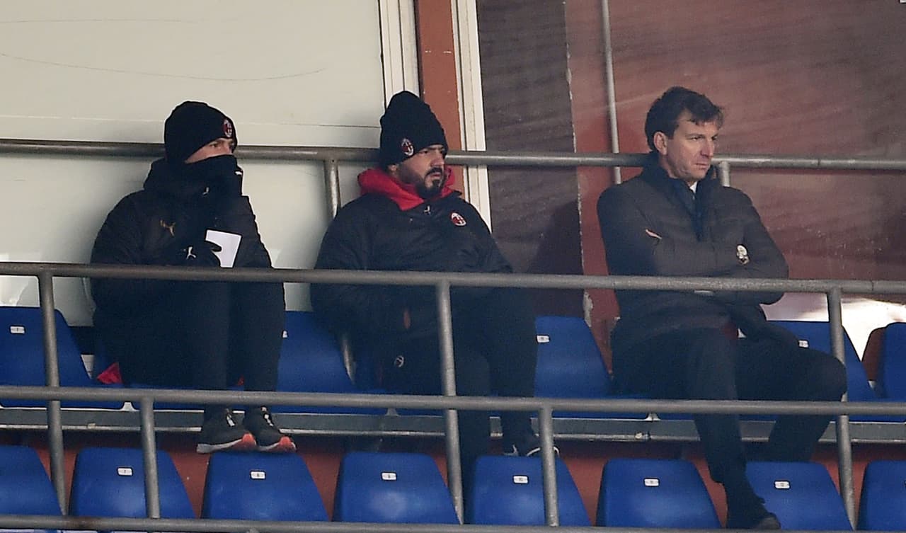 El técnico Gennaro Gatusso vio con impotencia desde la tribuna esa situación, mientras cumple un castigo.