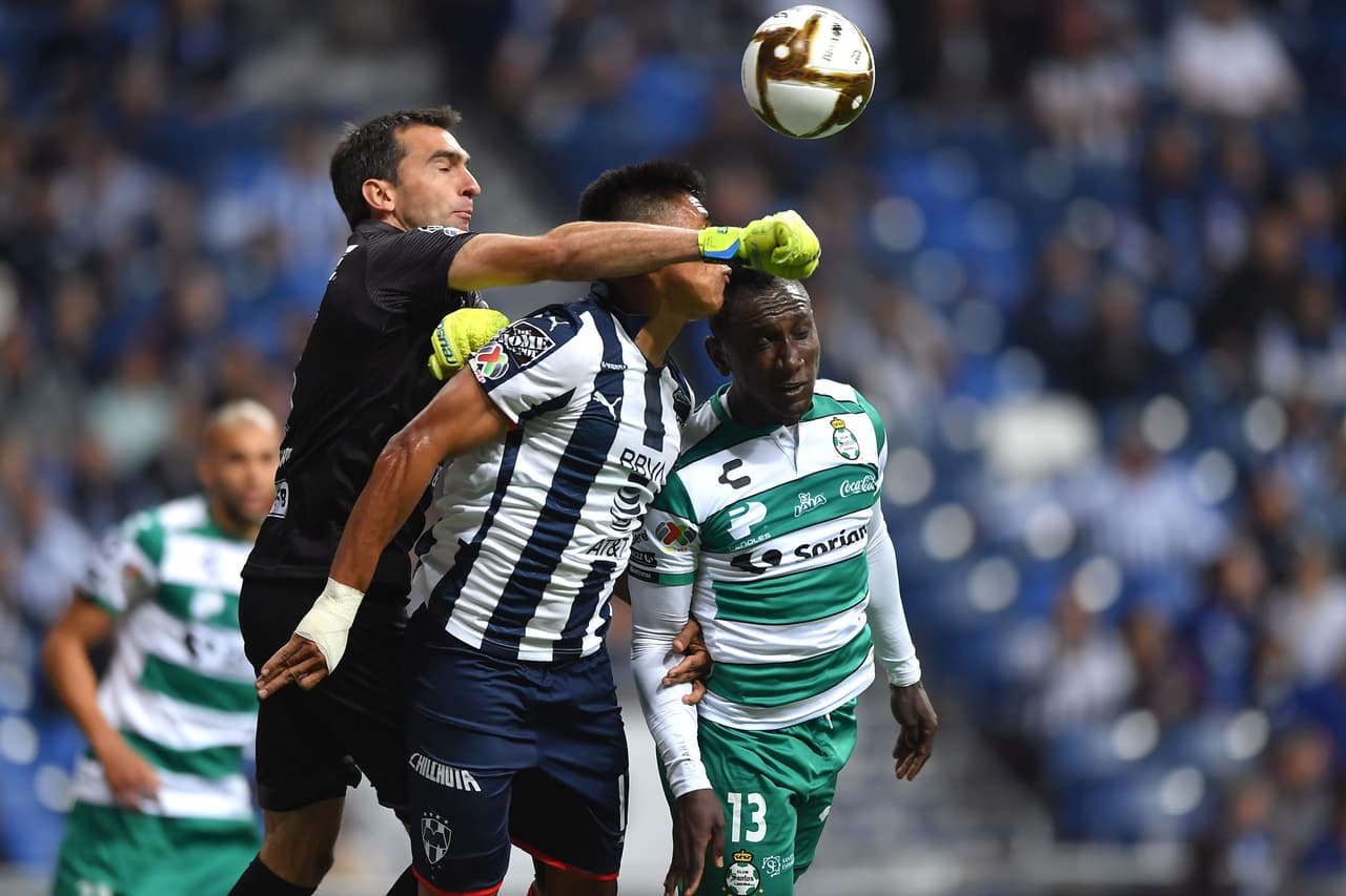 Con goles de Dorlan Pavón (2 y 85), Nicolás Sánchez (8), autogol de Gerardo Arteaga (54) y gol de penal de Vincent Janssen (70), Monterrey golea y pone un pie en las semifinales del Apertura 2019.