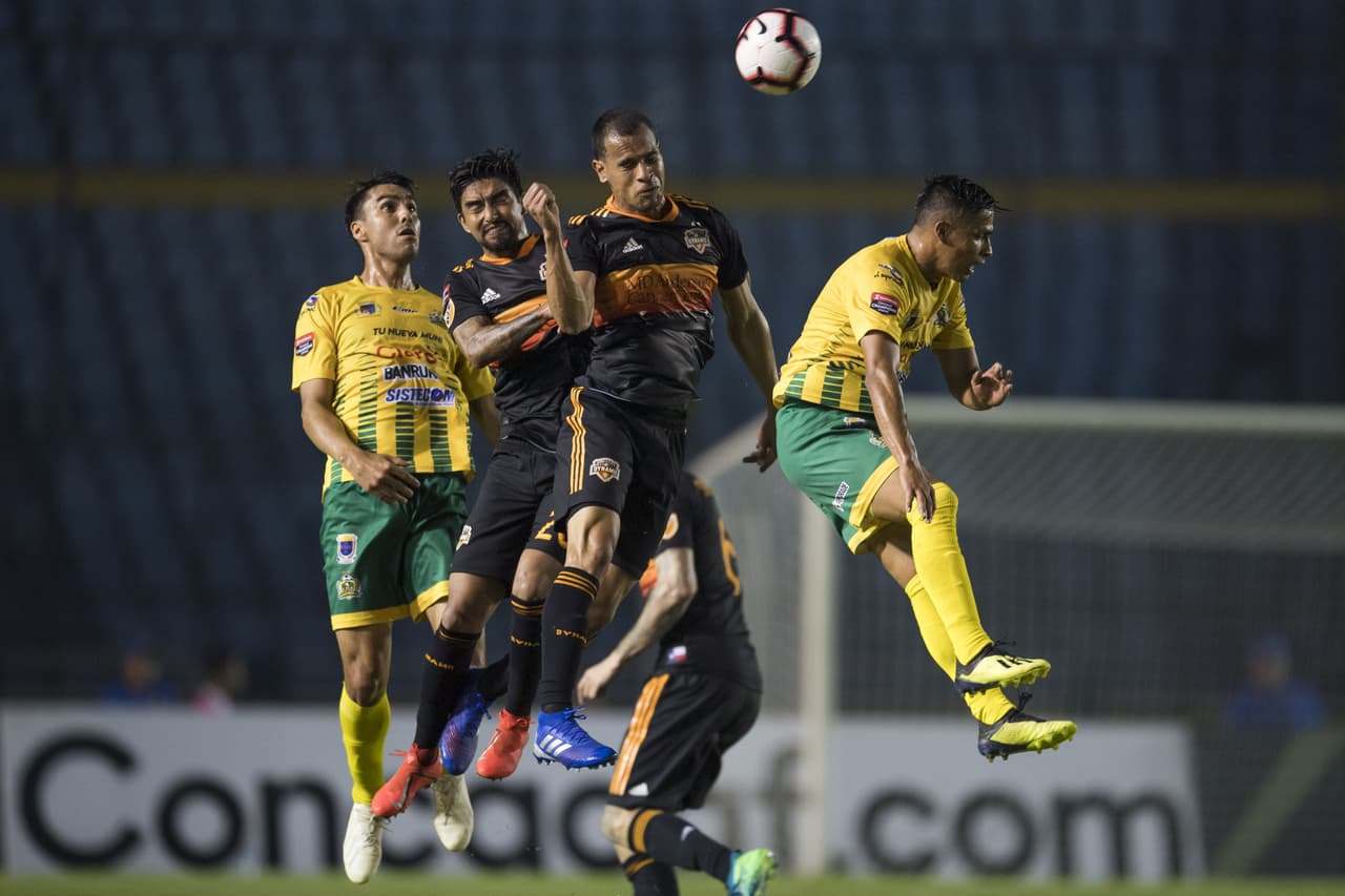 La primera mitad fue muy intensa, de hecho bastante bien jugada desde el inicio del partido, bien disputado y dos equipos que salieron a buscar el triunfo, un buen augurio.