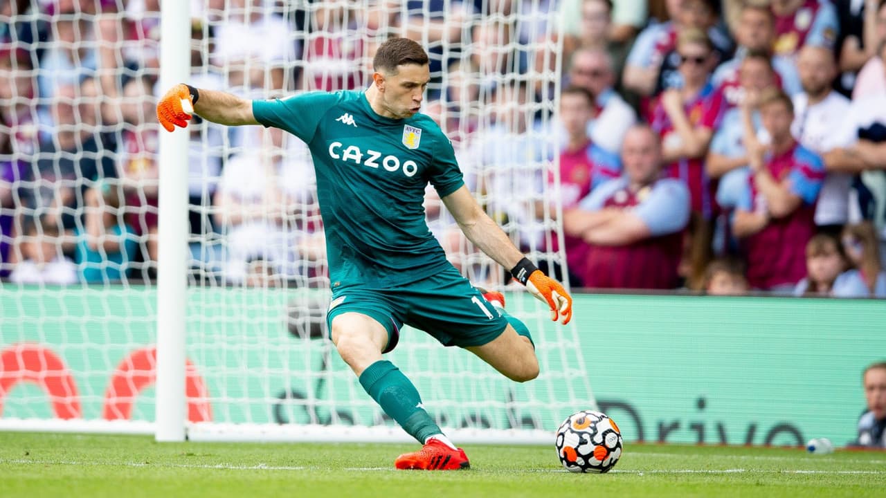 Emiliano Martínez ignora a la Premier Leguae; piensa jugar con Argentina