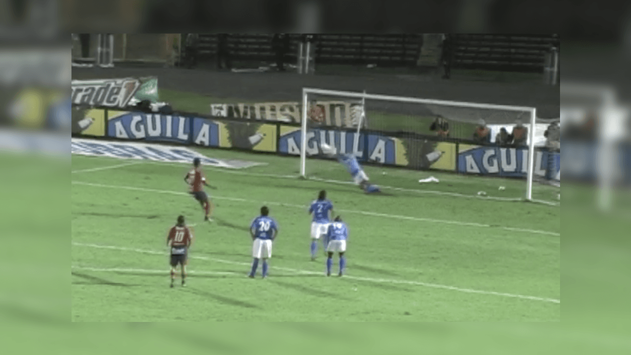 <b>Ciciliano a Castrillon</b>
<br>1. Durante 2006 en la Liga de Colombia en un cotejo entre Millonarios y Atlético Nacional de Medellín, Ciciliano le atajó un penal a Castrillón cerca del final y ganó el equipo de Millonarios.