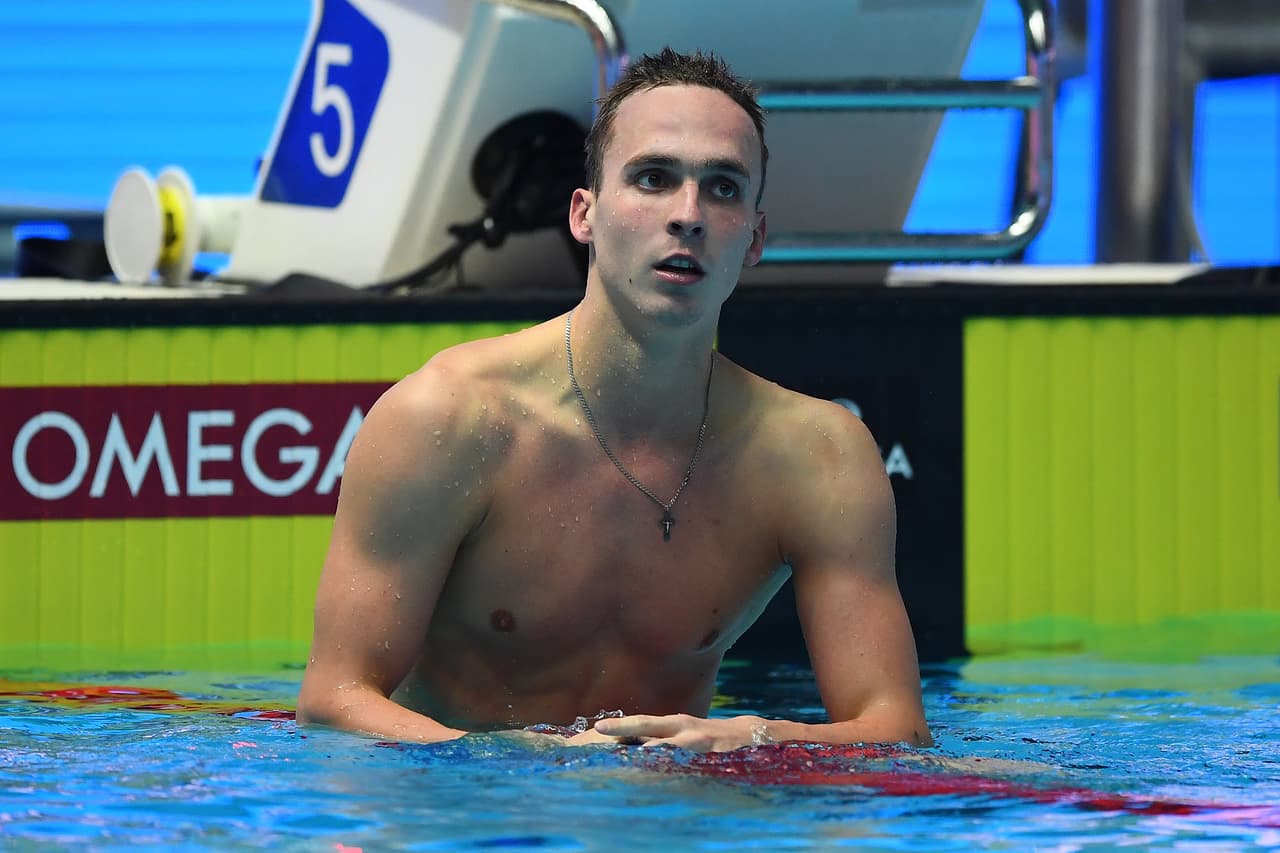 Chupkov revalida título y bate récord mundial en 200m pecho