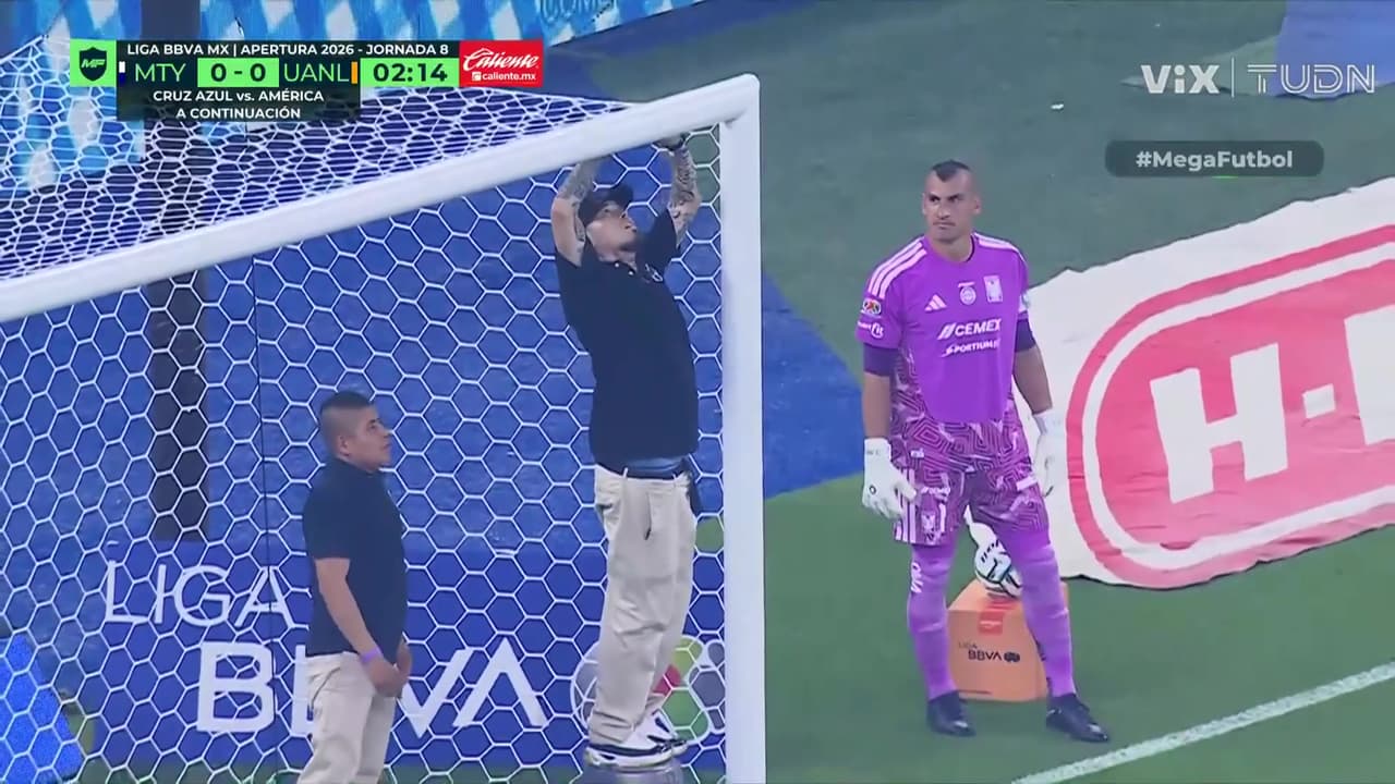 ¡Caos total en la cancha! Se rompió la portería de Nahuel Guzmán