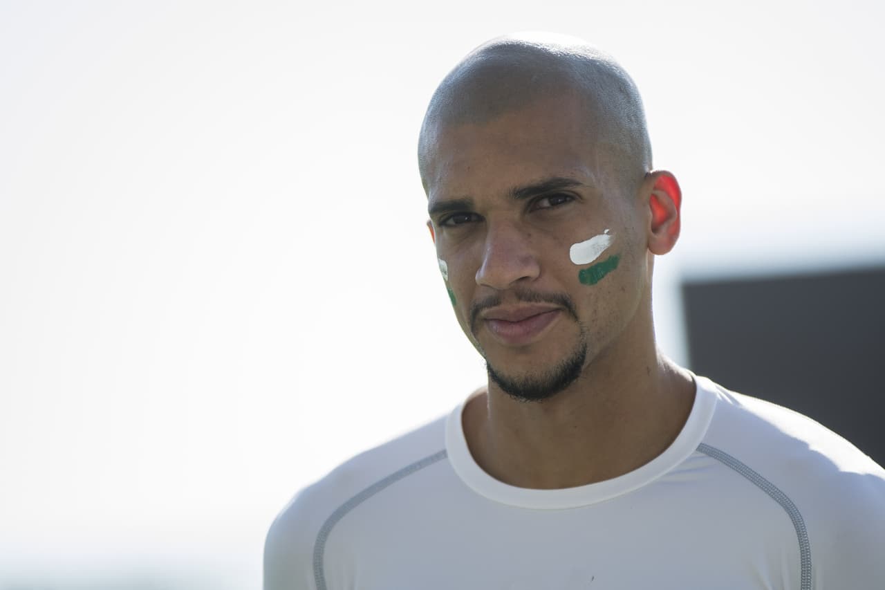 Dória inició su carrera profesional en el Botafogo en 2012, y desde 2014 fue adquirido por el Olympique de Marsella, siendo cedido en préstamo al Sao Paulo, Granada y al Yeni Malatyaspor de Turquía.