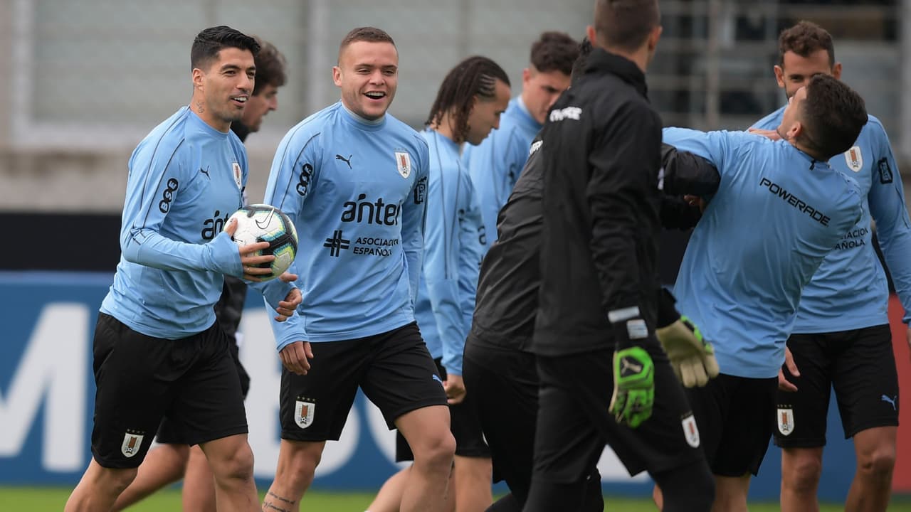 ¿Cabecita titular? Uruguay también se queda sin Luis Suárez