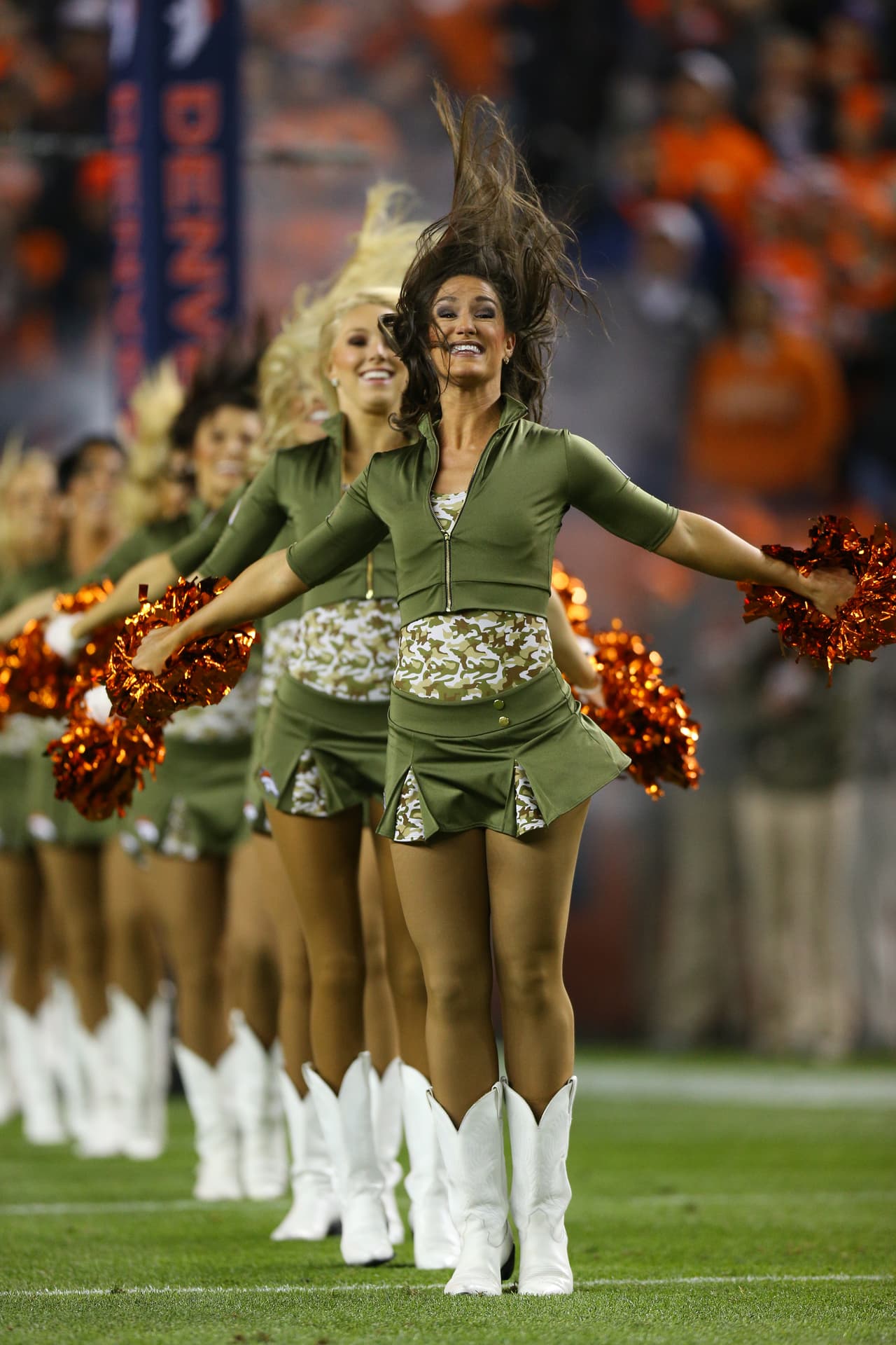 Denver no tuvo tanta energía en la competencia como la de sus animadoras.