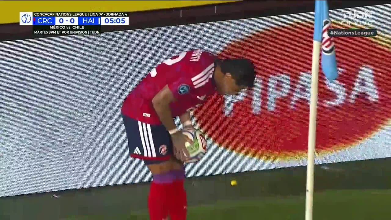 ¡GOL!  anota para Costa Rica. Carlos Mora
