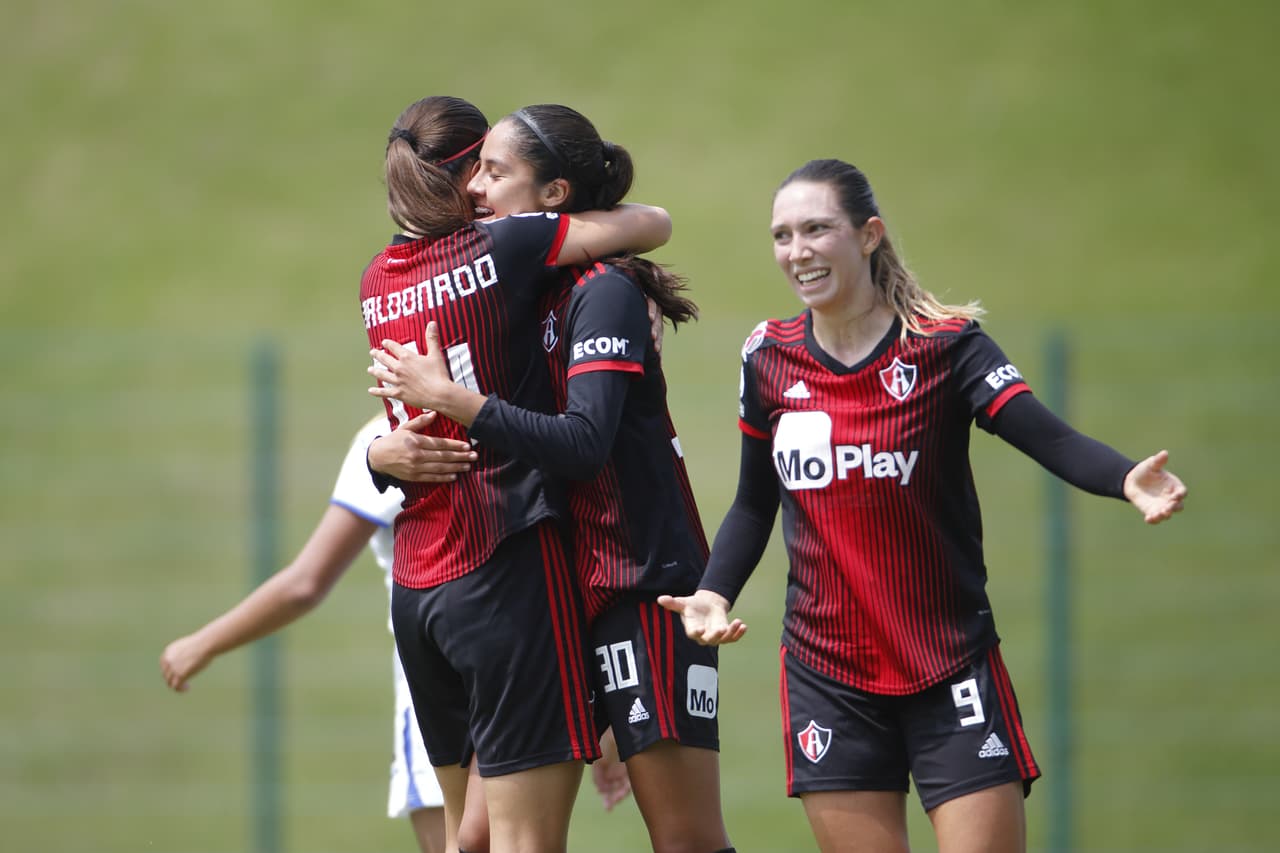 El Atlas ocupa la quinta posición con 28 puntos.