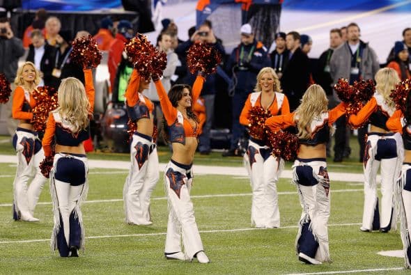 Aunque los Broncos cayeron de forma estrepitosa en el Super Bowl ante Seattle, las porristas de Denver nunca bajaron los ánimos.