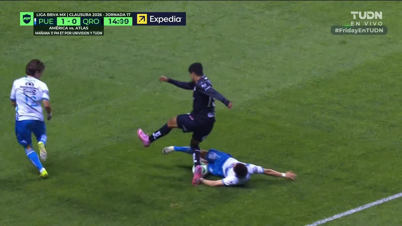 ¡Roja! Brayan Garnica deja a Puebla con 10 frente a Gallos Blancos