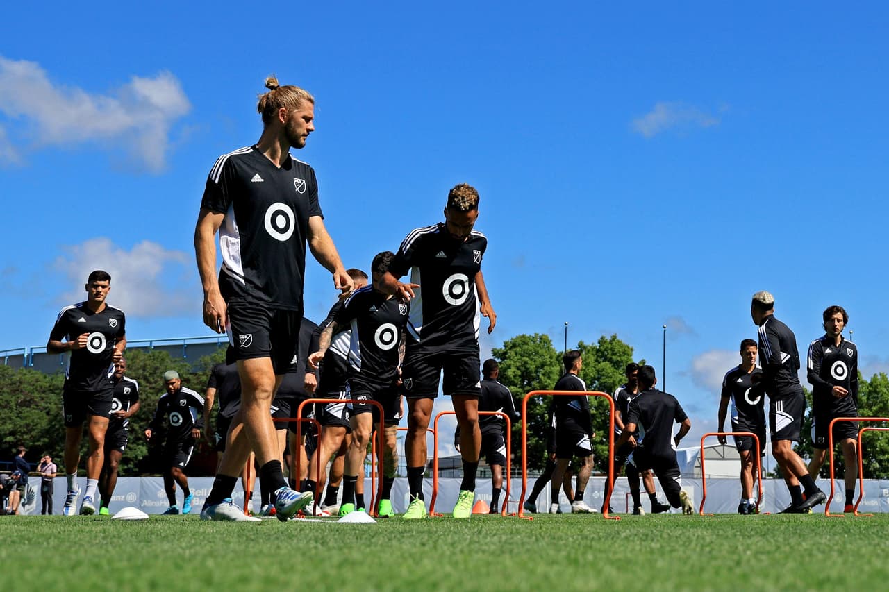 El cental Walker Zimmerman (Nashville SC) lideró los movimientos en la práctica del lunes.
<br>
