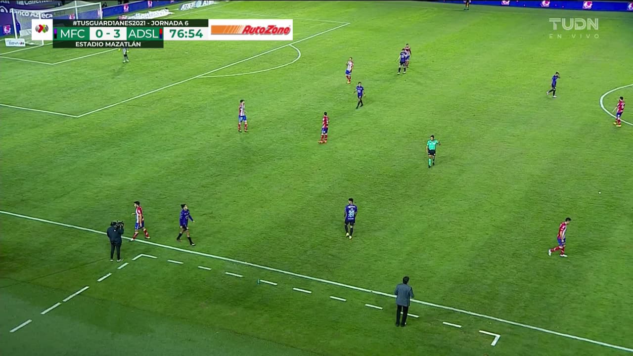 ¡TIRO ATAJADO! disparo por Germán Berterame.