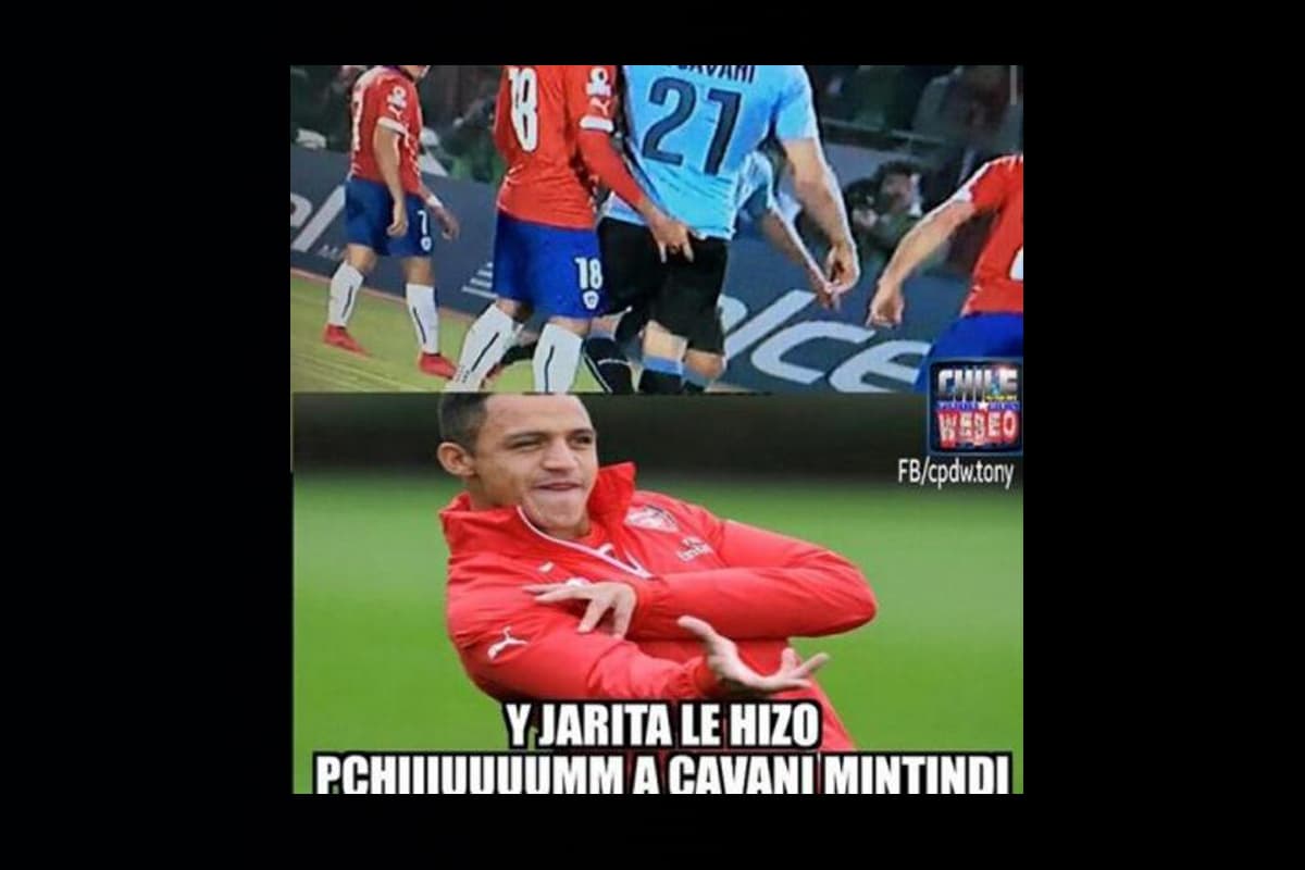 Mira los mejores memes del 'dedazo' de Gonzalo Jara a Edinson Cavani en el partido Chile-Uruguay en cuartos de final de la Copa América 2015 (Twitter).